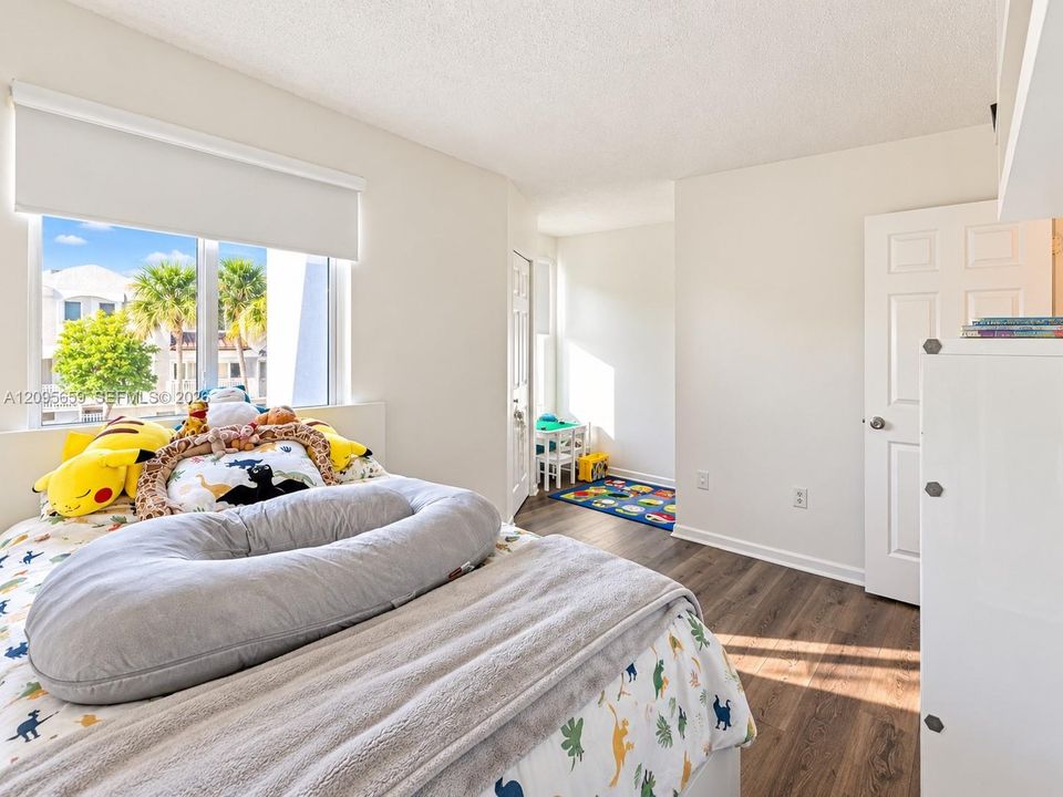 2nd bedroom