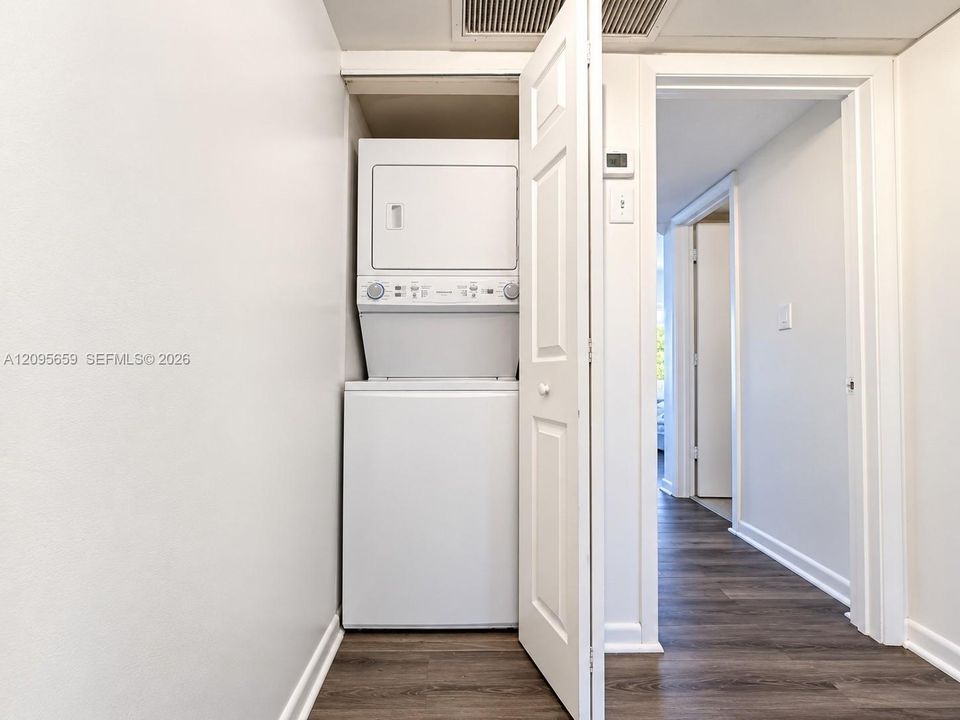 washer/dryer (upstairs)