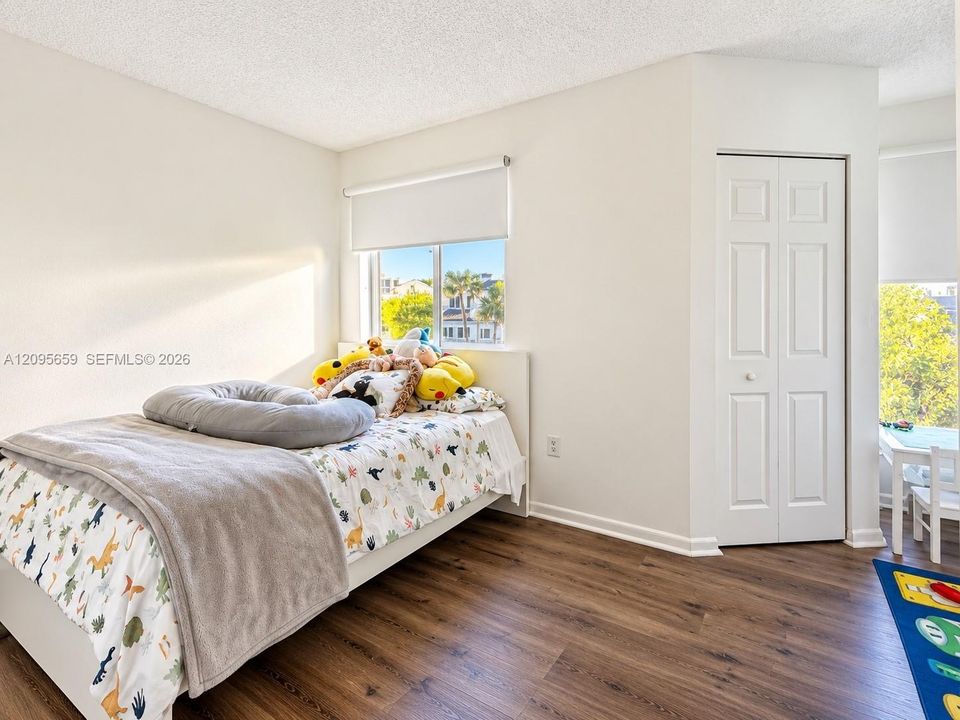 2nd bedroom