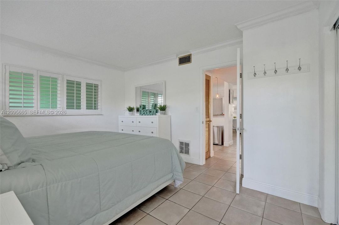 For Sale: $234,900 (1 beds, 1 baths, 549 Square Feet)