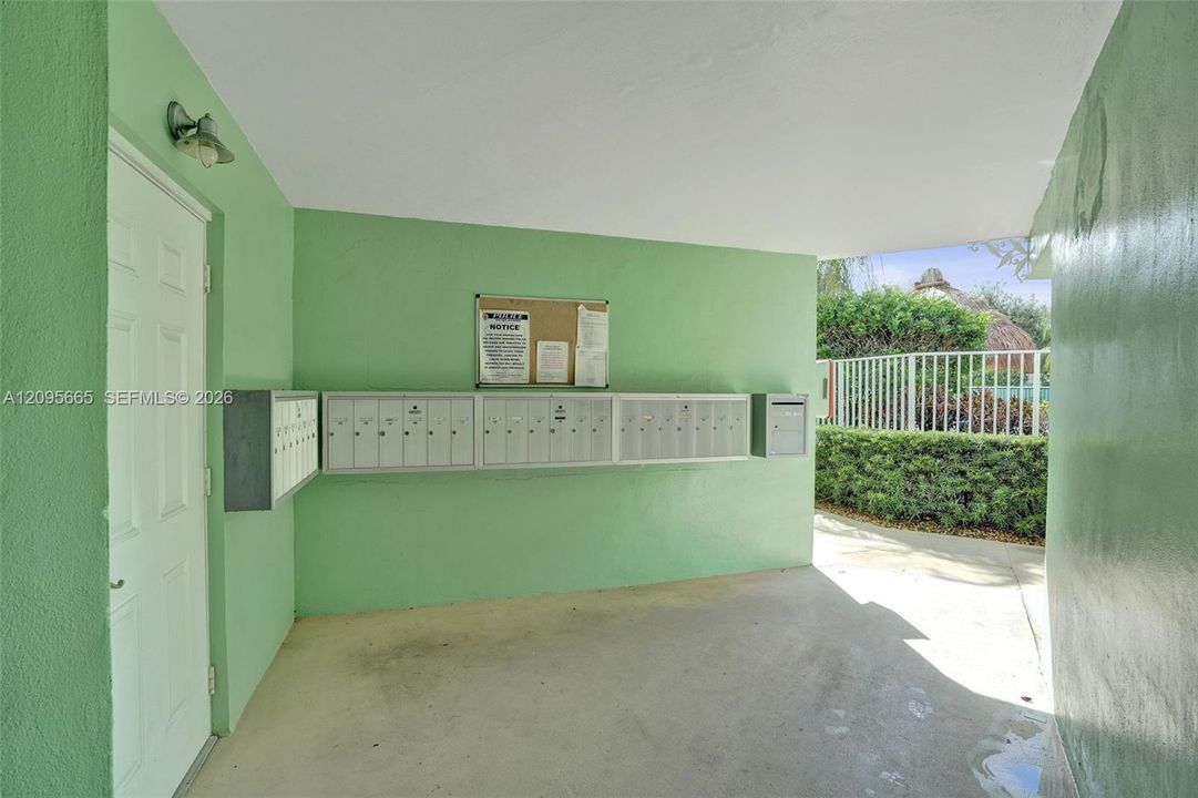 For Sale: $234,900 (1 beds, 1 baths, 549 Square Feet)