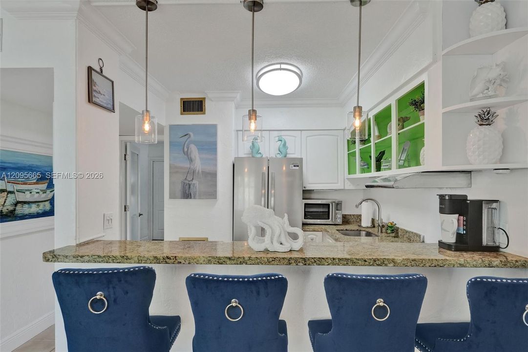 For Sale: $234,900 (1 beds, 1 baths, 549 Square Feet)