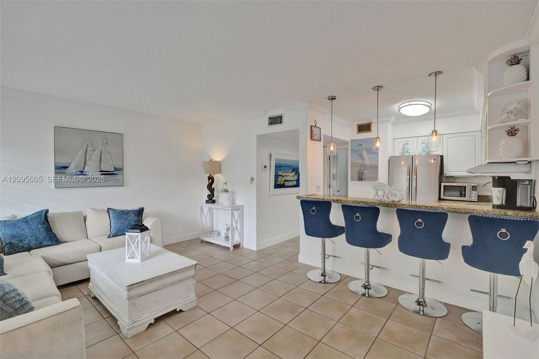 For Sale: $234,900 (1 beds, 1 baths, 549 Square Feet)