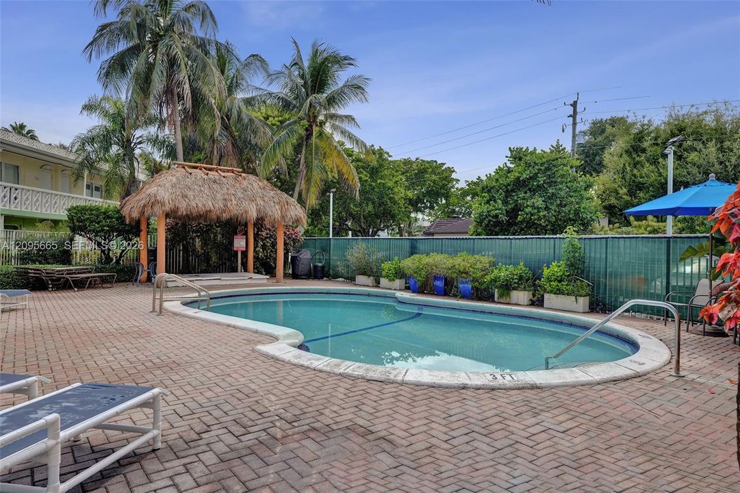 For Sale: $234,900 (1 beds, 1 baths, 549 Square Feet)
