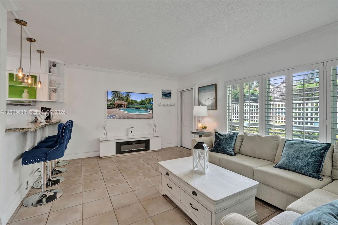 For Sale: $234,900 (1 beds, 1 baths, 549 Square Feet)