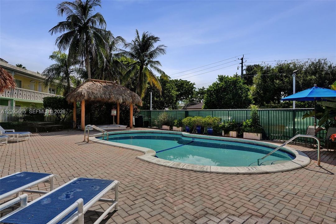 For Sale: $234,900 (1 beds, 1 baths, 549 Square Feet)