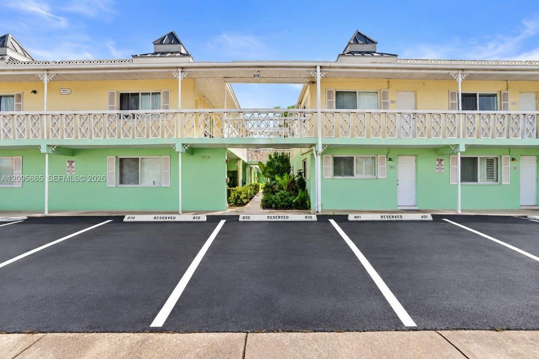 For Sale: $234,900 (1 beds, 1 baths, 549 Square Feet)
