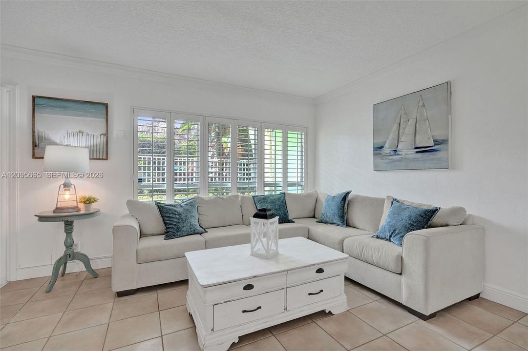 For Sale: $234,900 (1 beds, 1 baths, 549 Square Feet)
