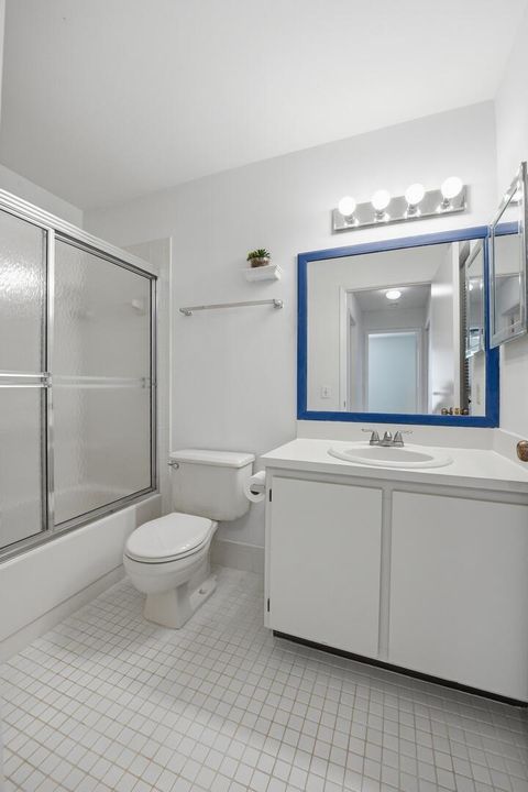 2nd Bathroom