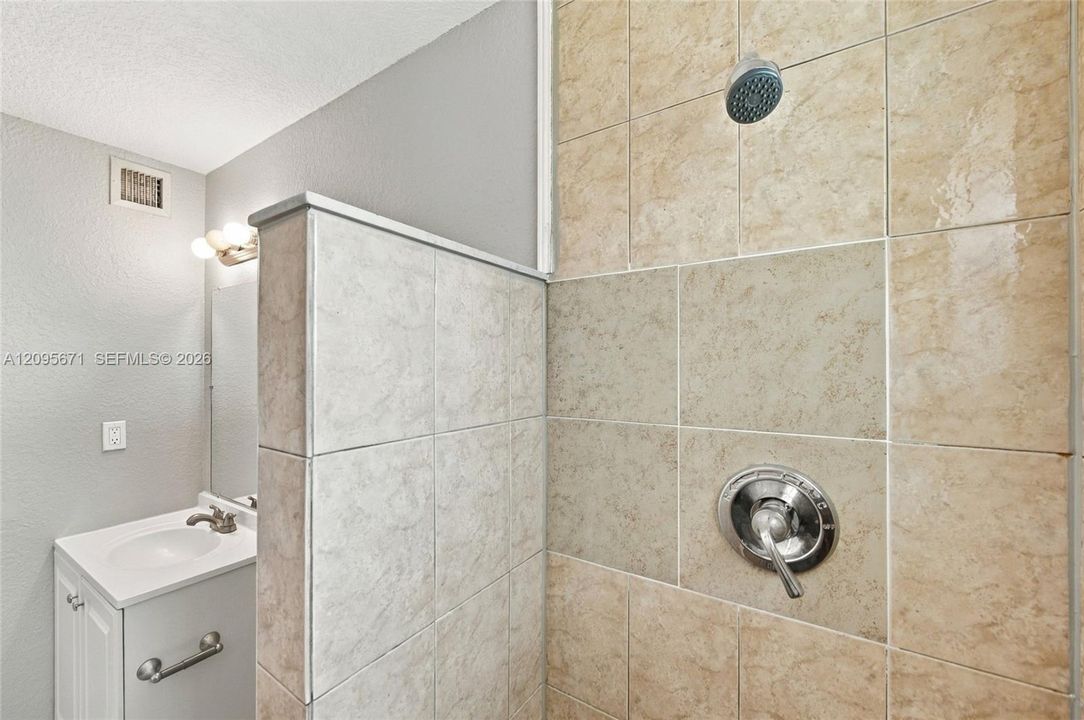 На продажу: $439,900 (3 спален, 2 ванн, 1134 Квадратных фут)