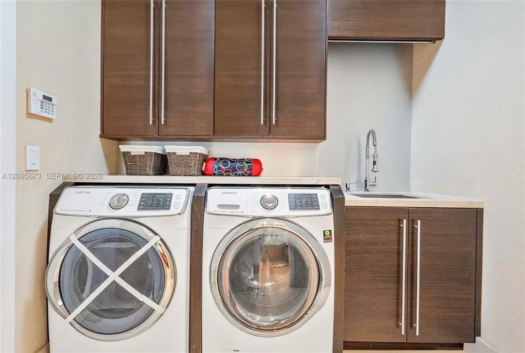 En Renta: $8,250 (3 camas, 3 baños, 3568 Pies cuadrados)