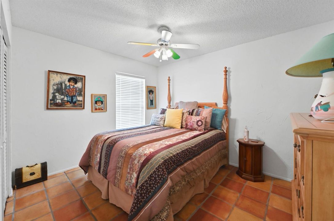 16 Bedroom 03