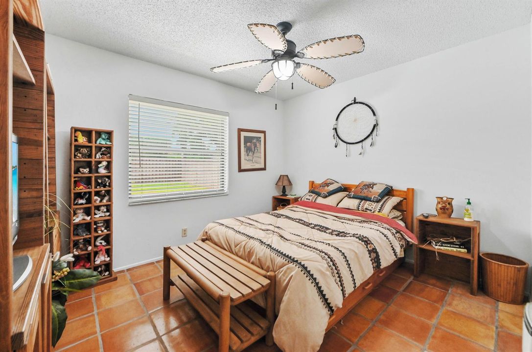 14 Bedroom 01