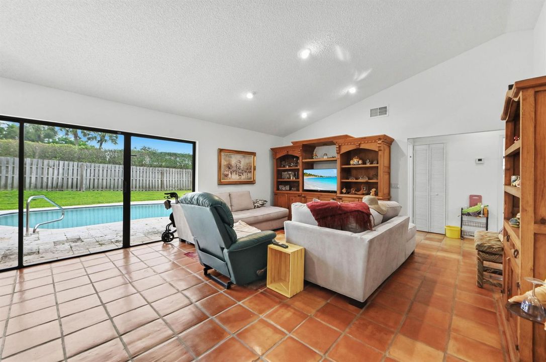 Living room 02