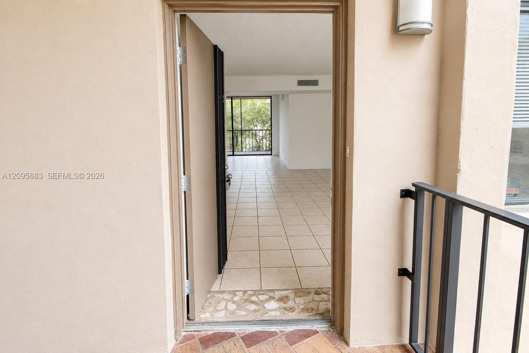 For Rent: $2,400 (3 beds, 2 baths, 1040 Square Feet)
