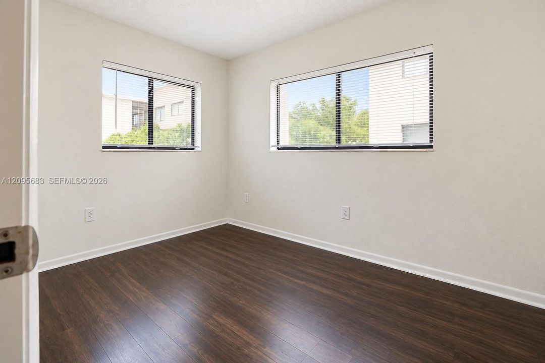 For Rent: $2,400 (3 beds, 2 baths, 1040 Square Feet)