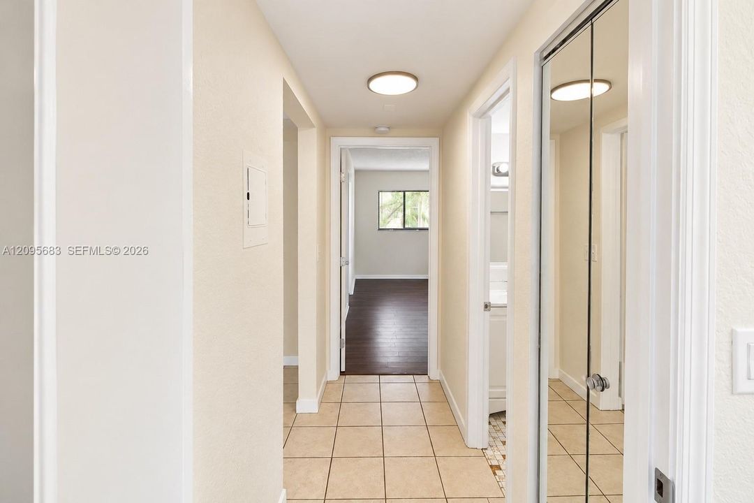For Rent: $2,400 (3 beds, 2 baths, 1040 Square Feet)