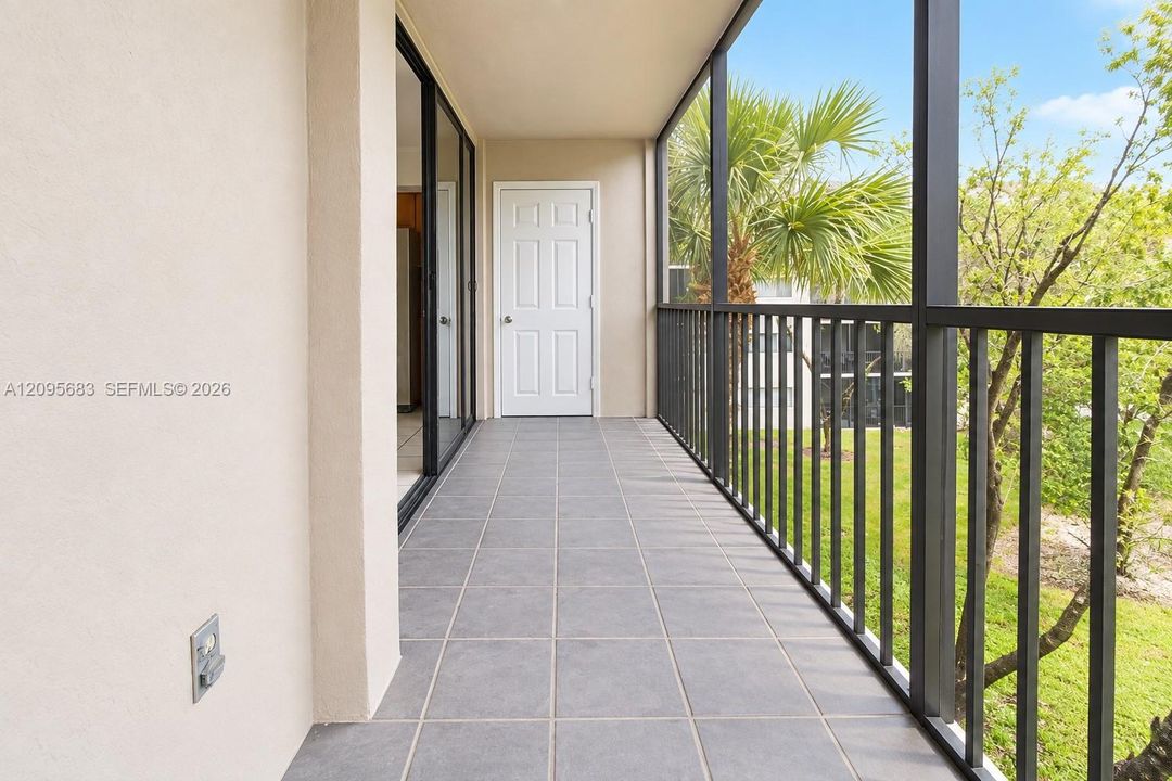 For Rent: $2,400 (3 beds, 2 baths, 1040 Square Feet)