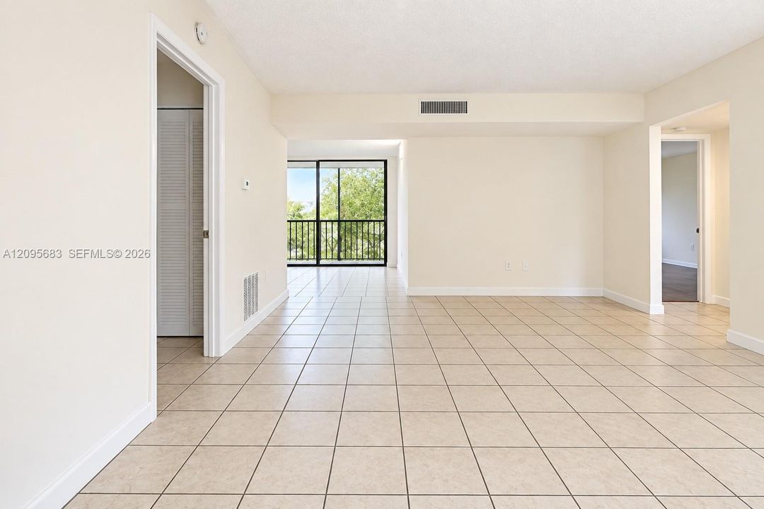 For Rent: $2,400 (3 beds, 2 baths, 1040 Square Feet)