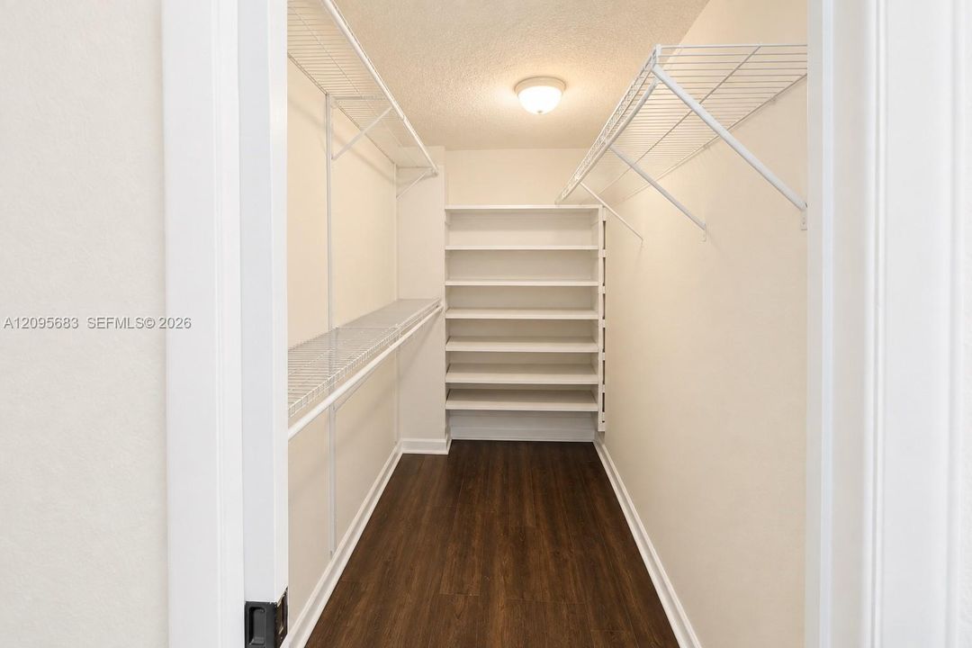 For Rent: $2,400 (3 beds, 2 baths, 1040 Square Feet)