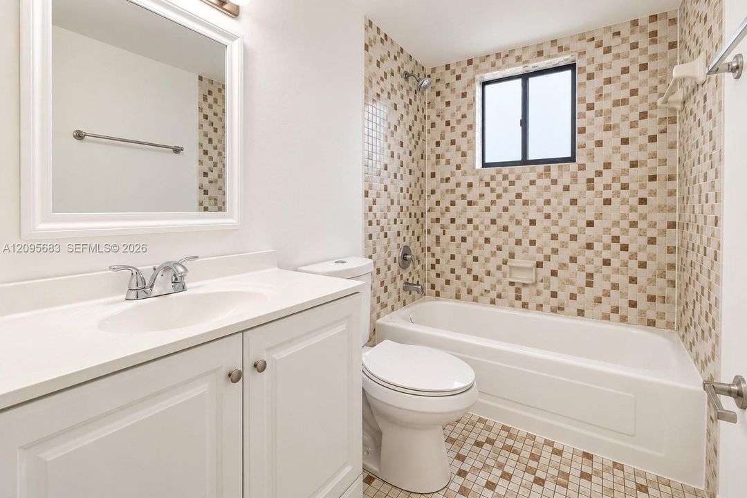 For Rent: $2,400 (3 beds, 2 baths, 1040 Square Feet)
