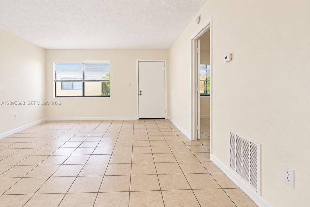 For Rent: $2,400 (3 beds, 2 baths, 1040 Square Feet)