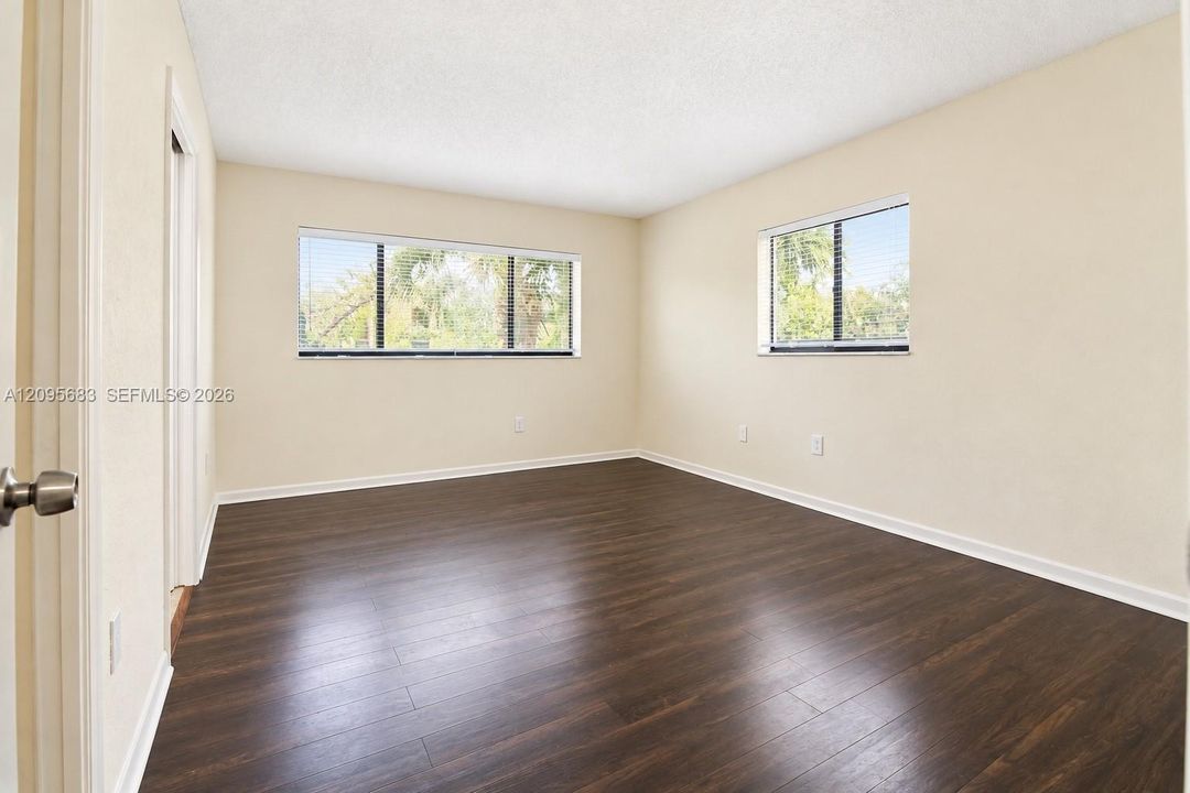 For Rent: $2,400 (3 beds, 2 baths, 1040 Square Feet)