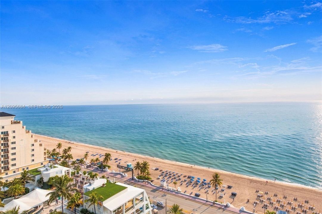 На продажу: $3,499,000 (2 спален, 2 ванн, 2069 Квадратных фут)