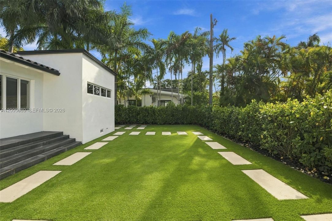 For Rent: $8,700 (3 beds, 2 baths, 1911 Square Feet)