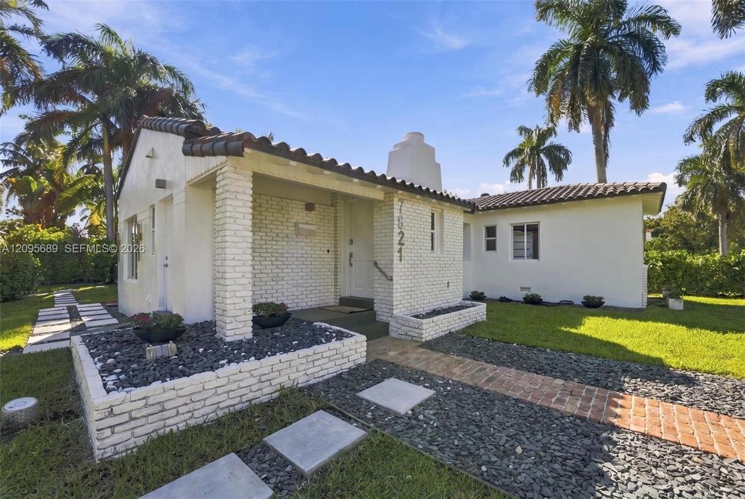 For Rent: $8,700 (3 beds, 2 baths, 1911 Square Feet)