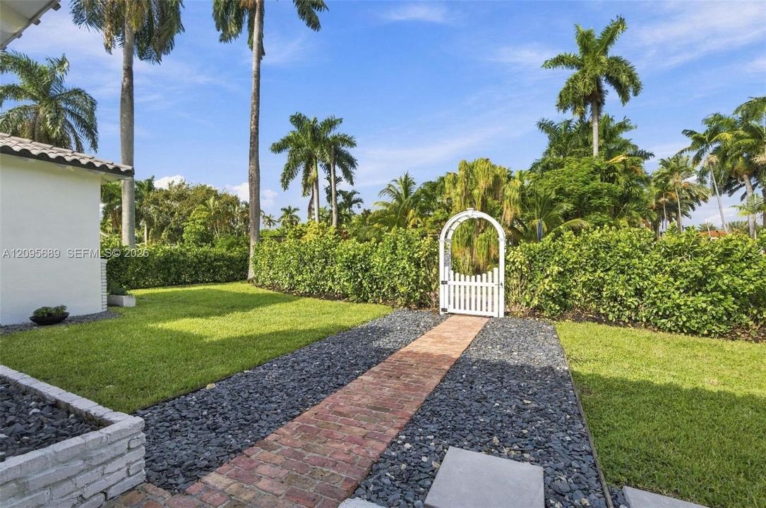 For Rent: $8,700 (3 beds, 2 baths, 1911 Square Feet)