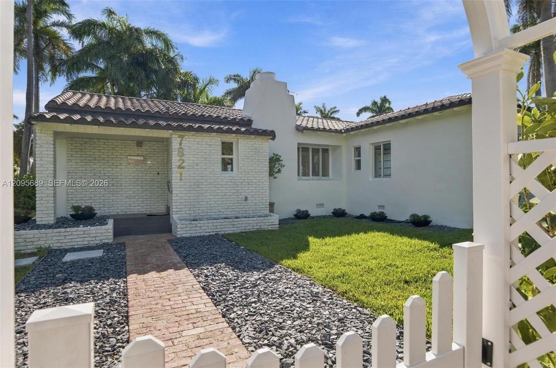 For Rent: $8,700 (3 beds, 2 baths, 1911 Square Feet)