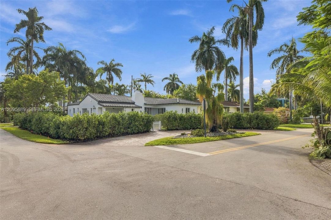 For Rent: $8,700 (3 beds, 2 baths, 1911 Square Feet)