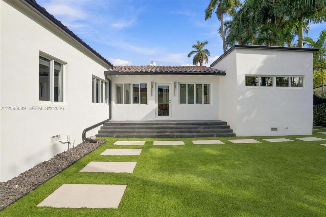 For Rent: $8,700 (3 beds, 2 baths, 1911 Square Feet)