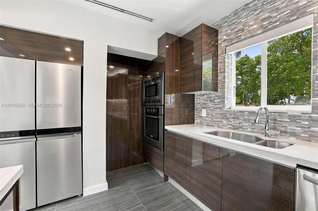 For Rent: $8,700 (3 beds, 2 baths, 1911 Square Feet)