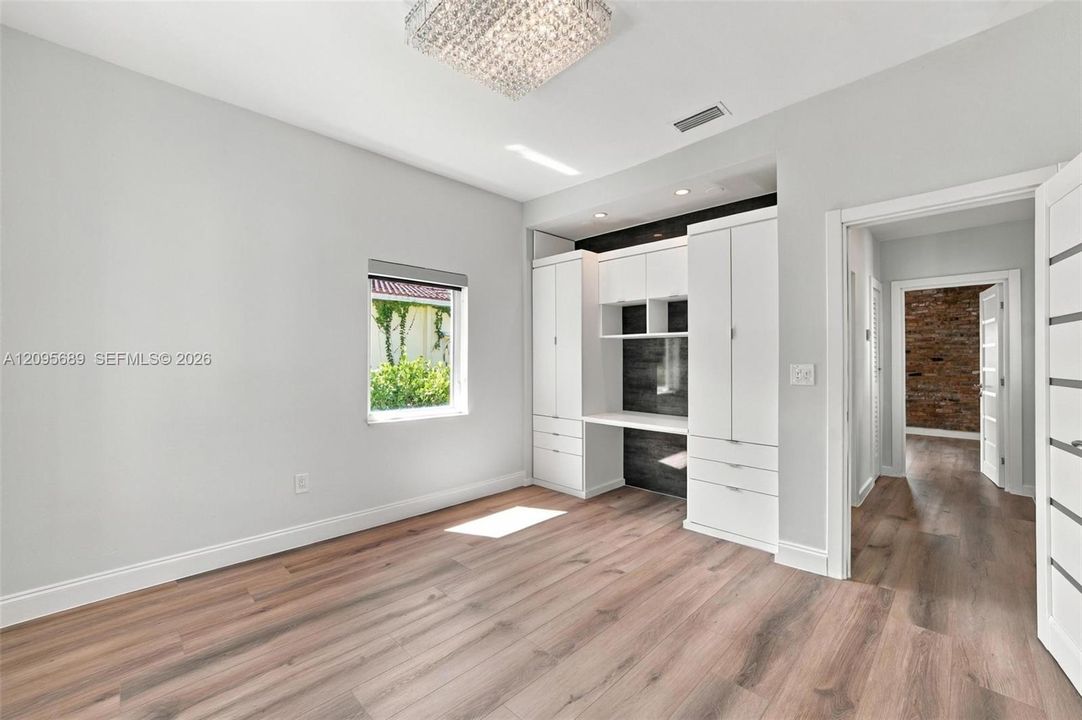 2nd bedroom