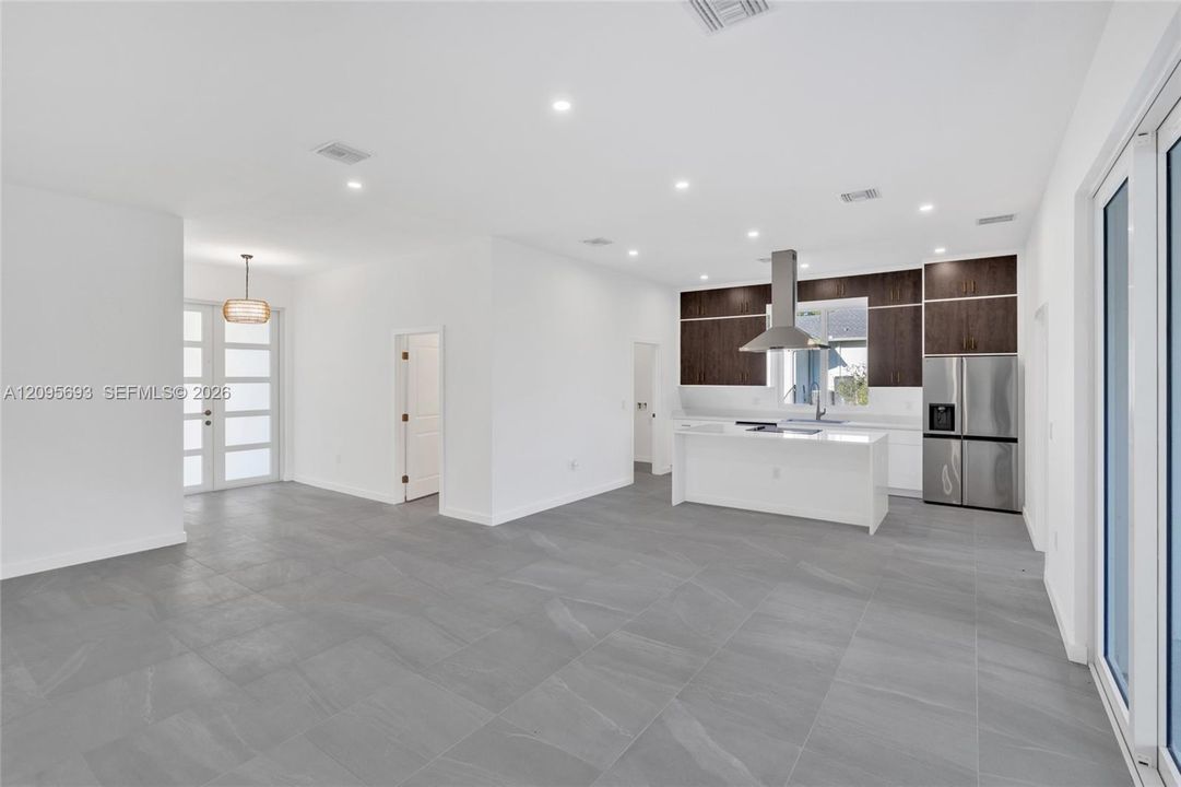 For Rent: $2,400 (4 beds, 2 baths, 0 Square Feet)