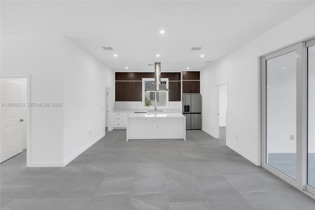 For Rent: $2,400 (4 beds, 2 baths, 0 Square Feet)