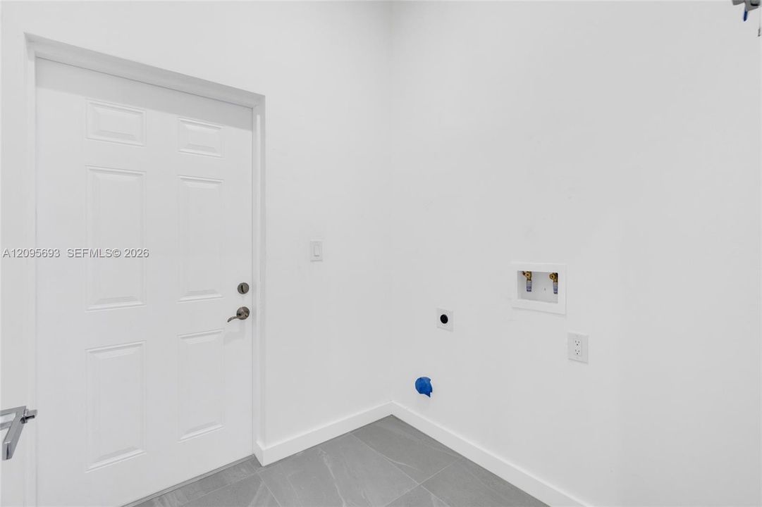 For Rent: $2,400 (4 beds, 2 baths, 0 Square Feet)