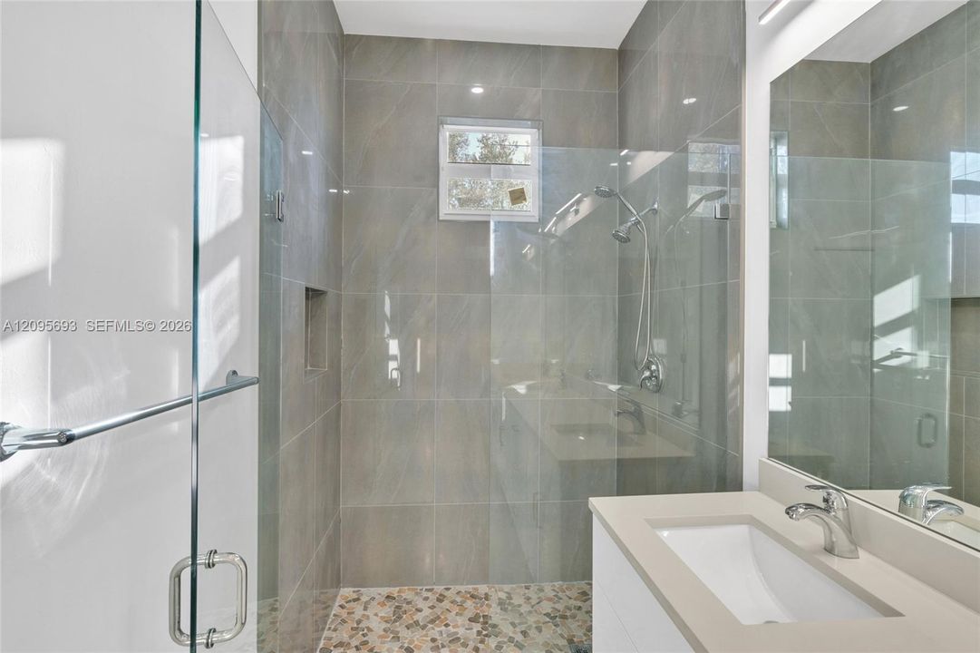 For Rent: $2,400 (4 beds, 2 baths, 0 Square Feet)