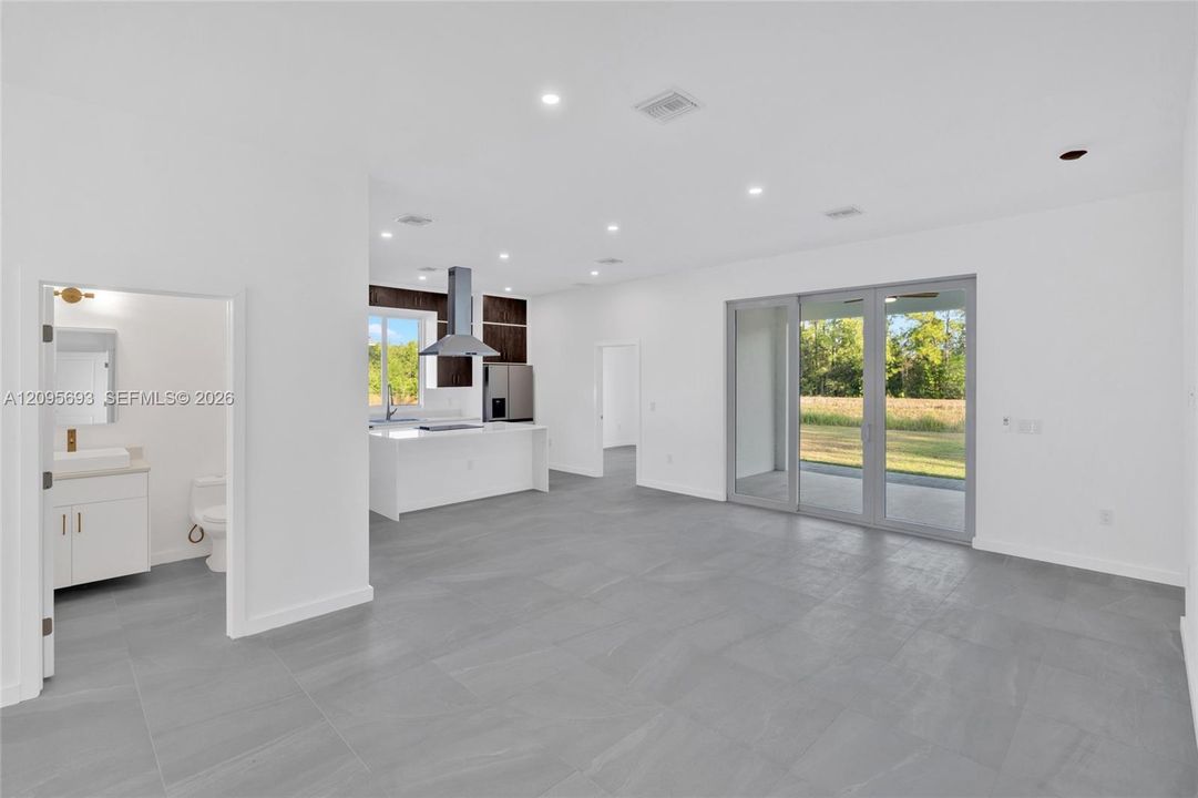 For Rent: $2,400 (4 beds, 2 baths, 0 Square Feet)