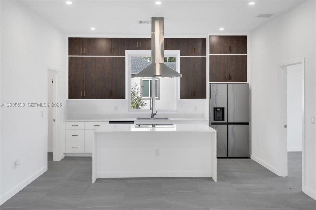 For Rent: $2,400 (4 beds, 2 baths, 0 Square Feet)
