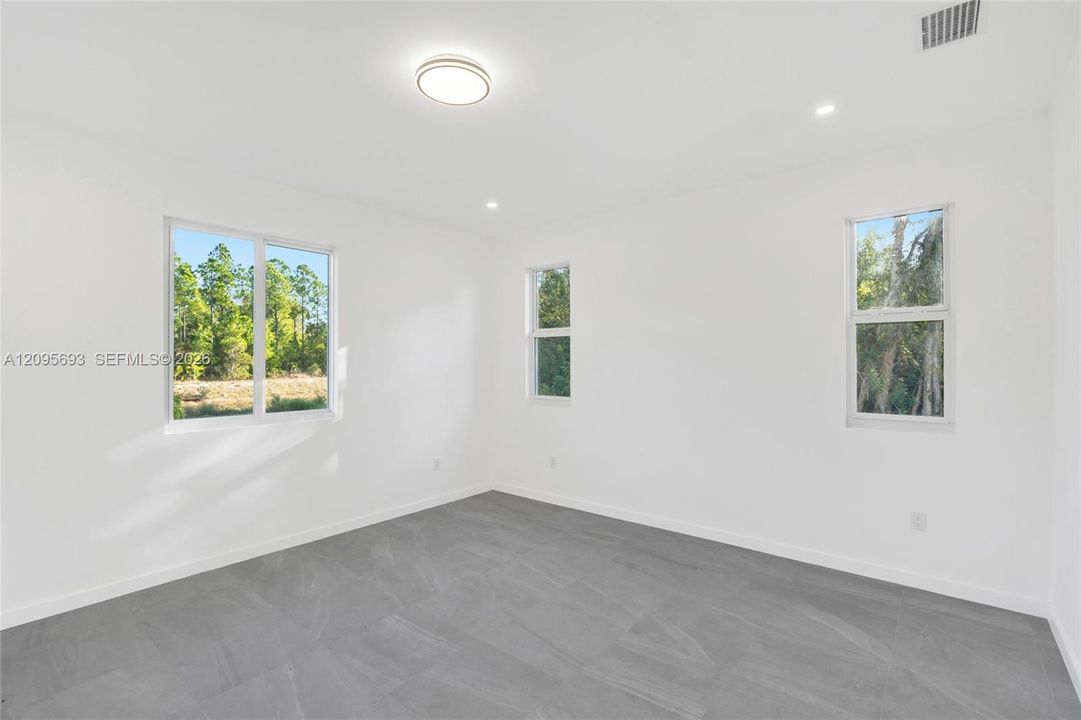 For Rent: $2,400 (4 beds, 2 baths, 0 Square Feet)