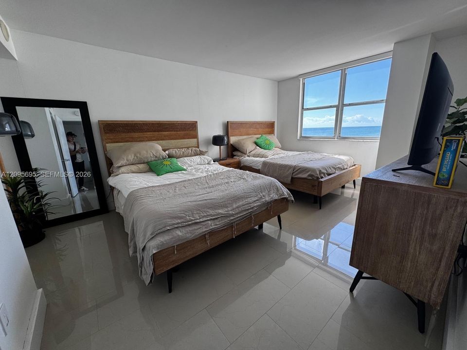 For Sale: $735,000 (2 beds, 2 baths, 1031 Square Feet)