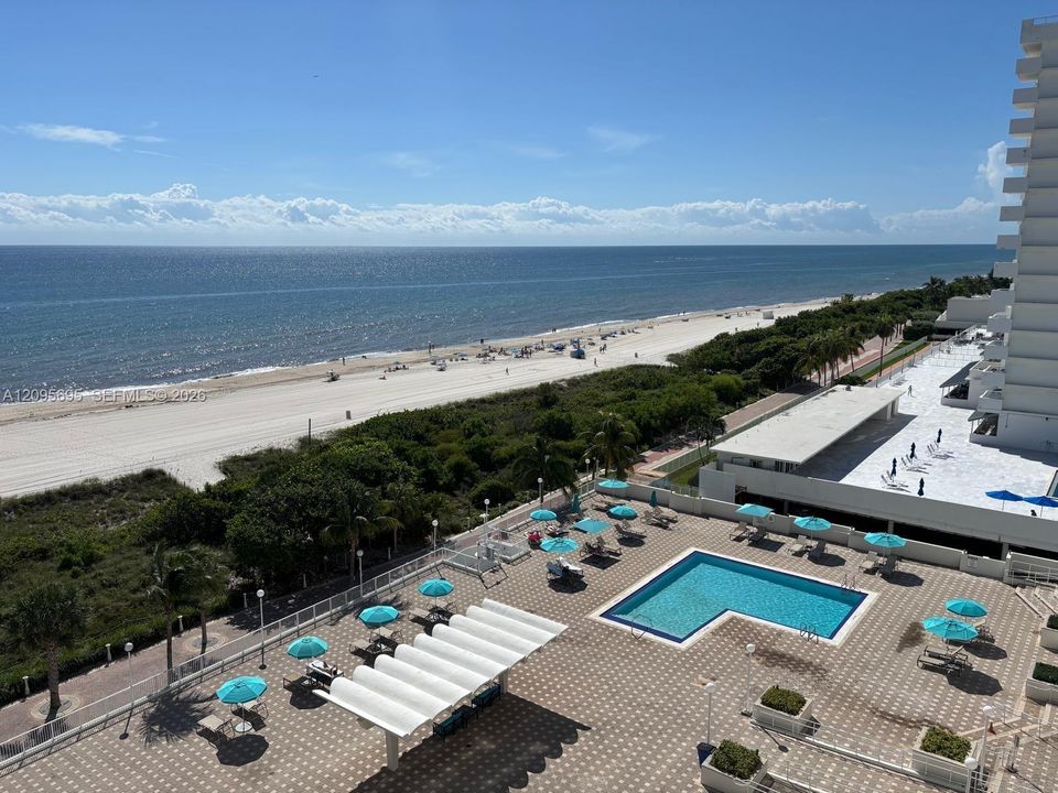 For Sale: $735,000 (2 beds, 2 baths, 1031 Square Feet)