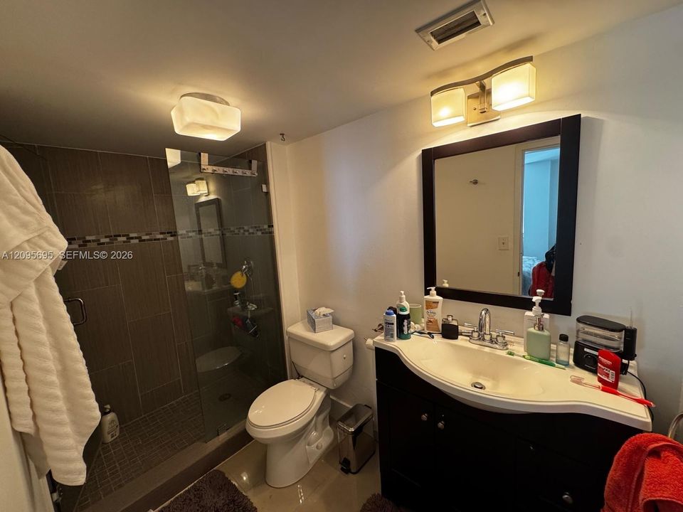 For Sale: $735,000 (2 beds, 2 baths, 1031 Square Feet)