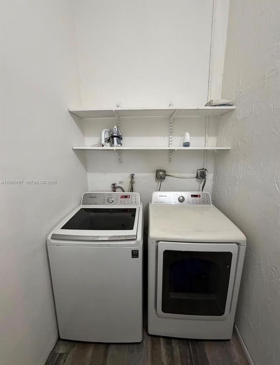 En Venta: $699,000 (4 camas, 2 baños, 1515 Pies cuadrados)