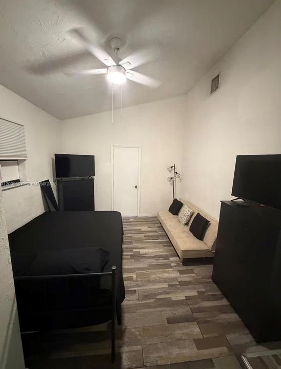 En Venta: $699,000 (4 camas, 2 baños, 1515 Pies cuadrados)