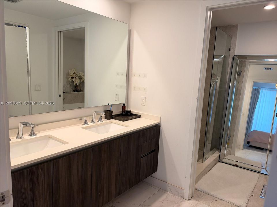 master bathroom w/ dual sinks
