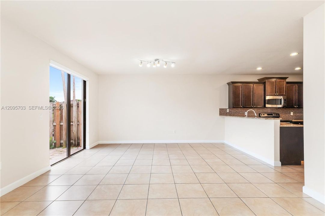 En Venta: $640,000 (3 camas, 2 baños, 1783 Pies cuadrados)